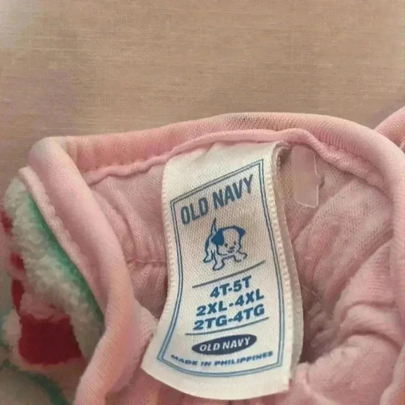 Old Navy - candy cane design fleece hat and mittens. Size 4-5 - Picture 3 of 4